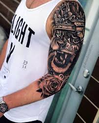 Los tatuajes en los hombres es un motivo de mostrar un mensaje, un legado a su tiempo. Los 20 Mejores Tatuajes De Media Manga Para Hombres Galeria De Tatuajes