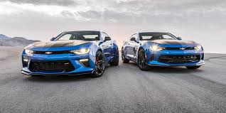 Follow the vibe and change your wallpaper every day! 2018 Camaro Zl1 1le Blue Color 2 Cars Dual Screen 4k Hd Wallpaper Latest Cars
