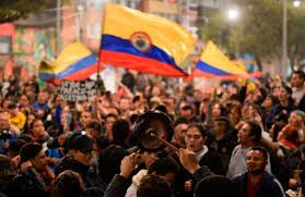 Mientras cerca de 2,5 millones de trabajadores que en colombia devengan el salario mínimo esperan el decreto que fije el. La Situacion De La Pandemia En Chile Que Esta En Juego En Las Elecciones 15 16 Y El Estallido Social En Colombia Duna 89 7 Duna 89 7