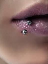 25 awesome lip piercing ideas for men and women lippenpiercing piercing piercing ideen