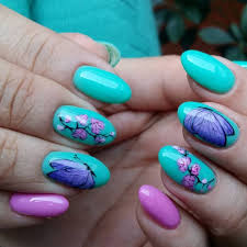 Uñas de gel o uñas acrílicas: Unas Decoradas En Tendencia Para Primavera 2021