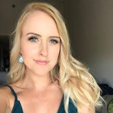 Kim Donahue's Instagram, Twitter & Facebook