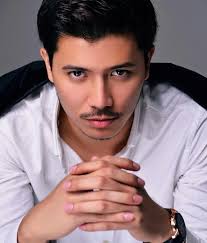 Walaupun begitu, hubungan mereka dikatakan berakhir sekitar tahun 2016 dan fattah amin kemudian digosipkan menjalin hubungan cinta dengan pelakon, nur fazura. Edtv 3 Gambar Fattah Amin Terus Popular 2017
