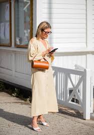 Güncel kampanyaları takip edin her zaman kazançlı çıkın. Style White Heels With A Beige Dress 15 Easy Outfits To Try With Fall S Biggest Shoe Trend Square Toe Heels Popsugar Fashion Middle East Photo 6