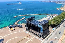 I fondali del mare pullulano di vita con praterie di posidonia, alghe coralline, anemoni e spugne fanno da sfondo alla vita. Tornano A Taranto I Concerti Lungo Il Mare Iltarantino It