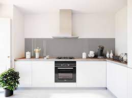 wilt u meer contrast in uw keuken aanbrengen denk eens aan een grijze keukenachterwand van glas natuurlijk is deze keuken achterwand keuken u vormige keuken