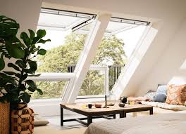 Wer ein kleines schlafzimmer unter dem dach hat, sollte auf alle fälle helle farben wählen, damit der raum offener, lebendiger und größer wirkt. Holzbau Karletshofer Dachfenster