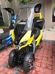 Ada dua tipe yang ditawarkan, yaitu tipe standar dengan harga 38.000 ringgit dan model dengan pelek alloy. Tiga Model Adiva Malaysia Bakal Dilancar September Depan Careta