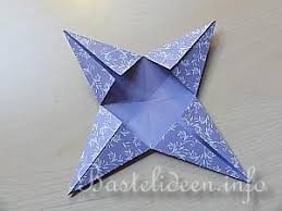 Nun wird der stern entlang der falzlinien gefaltet. Bastelanleitung 3d Origami Sterne