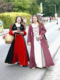 Fashion in france is an important subject in the culture and country's social life, as well, being an important part of its economy. French Traditional Dress Traditional Outfits French Traditional Dress Culture Clothing