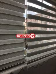 Bugün pek çok insan tarafından tercih sebebi olarak görülmekte olan bu markalar zebra perde modellerinde en uygun fiyat garantisi ile beraber kaliteli bir kumaş sunuyor olduğu için tercih sebebi. Mutfak Icin Boncuklu Zebra Stor Perde Modelleri Perdes De