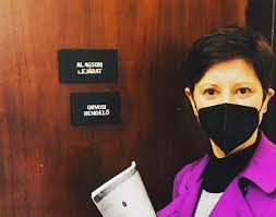 Tehát még a hormonális gyógyszer árát sem fedezi. Szel Bernadett Oda Megyek Ahova Beengednek Kozmunkara Jelentkezett A Dudalos Tuntetesekert Megbuntetett Kepviselo Szmo Hu