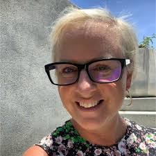 Lisa Beattie's Instagram, Twitter & Facebook