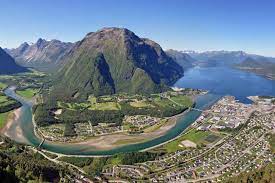 It is located on the romsdal peninsula, surrounding the fannefjord and moldefjord. Molde Andalsnes One Way Visitnorthwest