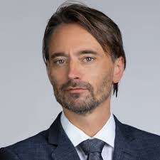 Stephen Stryker's Instagram, Twitter & Facebook