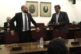Ο πρώην υπουργός υγείας, ο οποίος προκάλεσε αντιδράσεις με την ανάρτηση που τον απεικόνιζε να γλεντά σε τραπέζι παρά το lockdown, συνεχίζει να. Polakhs Pros Bo8rokanala Kai Bo8rosait Edw Eimaste