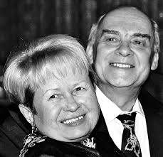 Thomas with Alexandra Pakhmutova (Soviet Russian composer) and her husband,  poet Nikolai Dobronravov (died 2023).