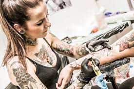 Trwały, ale usuwalny tatuaż to marzenie większości niezdecydowanych kobiet. Jakie Tatuaze Wybieraja Najchetniej Mieszkancy Leszna Zobaczcie Galerie Zdjecia Leszno Nasze Miasto