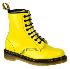 Von sportlichen sneakers über klassische pumps bis hin zu high heel stiefeletten oder bequemen halbschuhen. 50 Jahre Doc Martens Ein Schuh Gewordenes Fuck You Welt