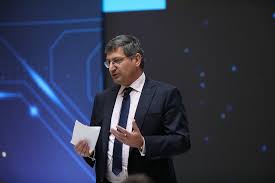 Πληροφόρηση • ενημέρωση για υπόλοιπα και κινήσεις λογαριασμών, καρτών, δανείων κ.ά. Mylwnas H Ete Den Xreiazetai Amk Nea Titlopoihsh Ews 1 5 Dis Eyrw Meta To Frontier Newmoney