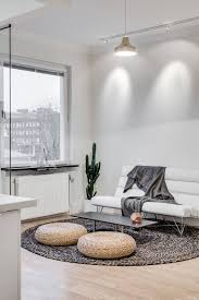 Alb Negru și Un Perete De Sticlă Intr O Garsonieră De 31 M Jurnal De Design Interior Apartment Decor Corner House Living Room Decor