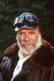 Flieg Opa, flieg An seinem 68. Geburtstag fliegt Opa Teichmann heimlich mit  einem Motordrachen auf