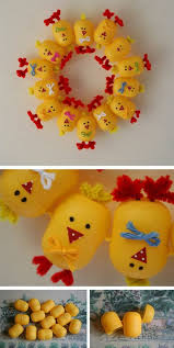 Osterkranz Basteln Und Den Eingangsbereich Geschmackvoll Dekorieren Osterkranz Basteln Basteln Ideen Ostern Basteln Fruhling Ostern