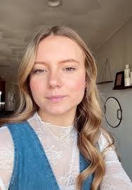 Cora Manning's Instagram, Twitter & Facebook