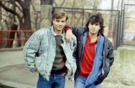 Už v roce 1988 vyšel asi jeho nejúspěšnější film, který natočil se svým parťákem sagvanem tofi, kamarád do deště. Lukas Vaculik And Sagvan Tofi History Fashion Movie Stars Retro