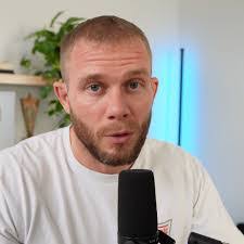 Sam Banner's Instagram, Twitter & Facebook