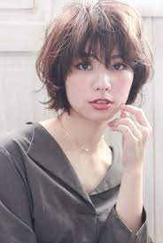 伸ばしかけショートは 前髪 カット カラー パーマ で遊ぶ おしゃれさんのイメチェン術 ヘアスタイル 髪型 パーマ
