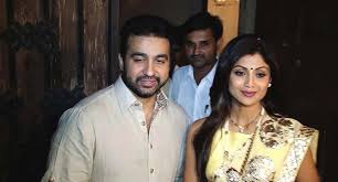 The following year she delivered another blockbuster hit main khiladi tu anari (1994) where she starred. Nri Investor Alleges Raj Kundra And Shilpa Shetty Cheated Him In Gold Investing Scam
