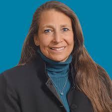 Lora Kerr's Instagram, Twitter & Facebook