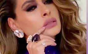Galilea montijo ridiculizó a andrea legarreta, famosos mexicanos que quisieron cantar pero los resultados fueron desastrosos. Galilea Montijo Asi Fue La Fiesta Sorpresa De La Conductora De Hoy