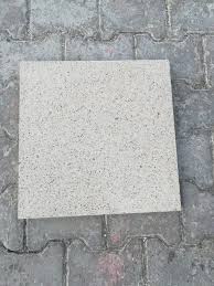 Diye soracak olursak, dış cephe kaplama malzemeleri kullanılarak ısı kayıplarını ortadan kaldıran, ısı yalıtımı sağlayıp dış cephe kaplama işlemlerinin tamamına mantolama diyebiliriz. Terrazo Karo Beyaz Mozaikli Dekortasi Com