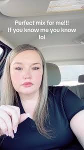 Ashlynn Cox's Instagram, Twitter & Facebook