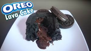 This straightforward chocolate biscuit cake recipe is the perfect delicious treat to share with all your guests for line a 15cms/6 round cake tin or a 2lb loaf tin with a double layer of greaseproof paper. Cara Membuat Oreo Lava Cake Viral Paling Mudah 3 Bahan Saja Youtube