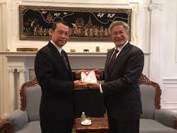 1954 yil 20 sentyabrda tug'ilgan) a malayziya siyosatchi va birinchisi federal hududlar vaziri. Us Asia Institute On Twitter Usai President Glenn Lau Kee Honored Amb Mai Sayavongs Amb U Aung Lynn Charge D Affaires Mr Patrick A Chuasoto And Amb Tan Sri Zulhasnan Rafique In Honor Of 50