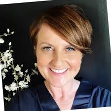 Lisa Mannino's Instagram, Twitter & Facebook