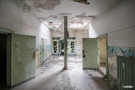 Über den frisch asphaltierten europaradweg gelangt man parallel zur straße mit dem fahrrad in die nur 3 kilometer entfernt gelegene stadt beelitz. Beelitz Heilstatten Chirurgie Abandoned And Lost Places