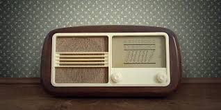 Contenitori componibili per la camera da letto california in finitura laccato opaco e disponibili in numerose varianti dimensionali, a terra o sospesi. La Radio Per Arredare La Casa In Ordine