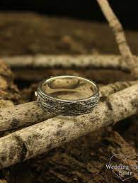 Hammered Wedding Band In Two Tone Gold Leaves Wedding Ring Etsy In 2021 Nature Wedding Ring Hammered Wedding Bands Wedding Rings