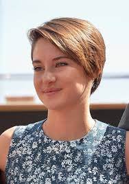 See pictures and shop the latest fashion and style trends of shailene woodley, including shailene woodley wearing side parted straight cut, short straight cut, short side part and more. Shailene Woodley Short Hair Styles Gorgeous Hair Shailene Woodley Hair