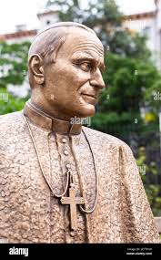 Statue pope john paul ii hi-res stock photography and images