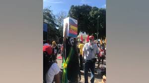 O mote vai ser 'ditadura nunca mais' porque está cada vez mais claro que o bolsonaro tem uma sanha de ditador. Irquf3n9ugf0om