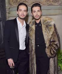 Den lockdown verbringen tom und bill kaulitz von tokio hotel derzeit in berlin. Bill Und Tom Kaulitz Der Eine Ist Total Verknallt Der Andere Total Einsam Leute Bild De