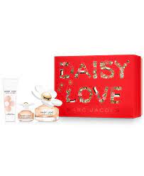 This gourmand radiant fragrance reveals its first notes in a vibrant burst of sweet cloudberries. Marc Jacobs 3 Pc Daisy Love Gift Set Reviews All Perfume Beauty Macy S