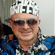 Mama zahlt: René Benko lebt weiterhin in Igls in Tirol in einer Luxusvilla.  Die Miete von 238.500 Euro im Monat zahlt seine Mutter. Sie ist Begünstigte  der „Laura“-Privatstiftung, in der laut Standard