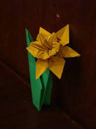 A Beautiful Origami Flower The Daffodil I Hope You Make A Bouquet Enjoy It Origami Maniacs Inst Origami Tutorial Easy Origami Origami Cards