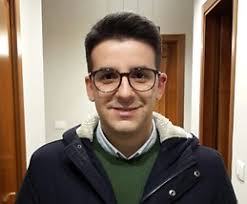 Hij zingt de door hemzelf geschreven chansons voornamelijk in het frans, maar ook in zijn moedertaal italiaans, en in het nederlands, engels, turks, spaans, japans en duits. Salvatore Adamo Erasmusu Com